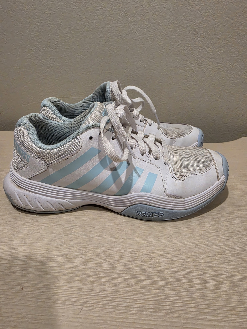 K-Swiss Women's White & Light Blue Athletic Sneakers